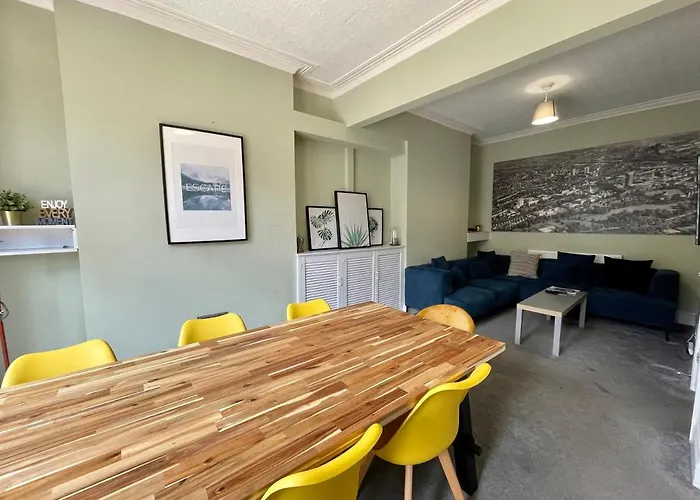 Edwardian City Centre House For Big Groups, Offroad Parking & Hot Tub!