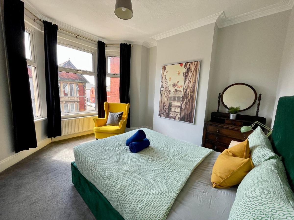 Edwardian Centre House For Big Groups, Offroad Parking & Hot Tub! Appartamento Cardiff